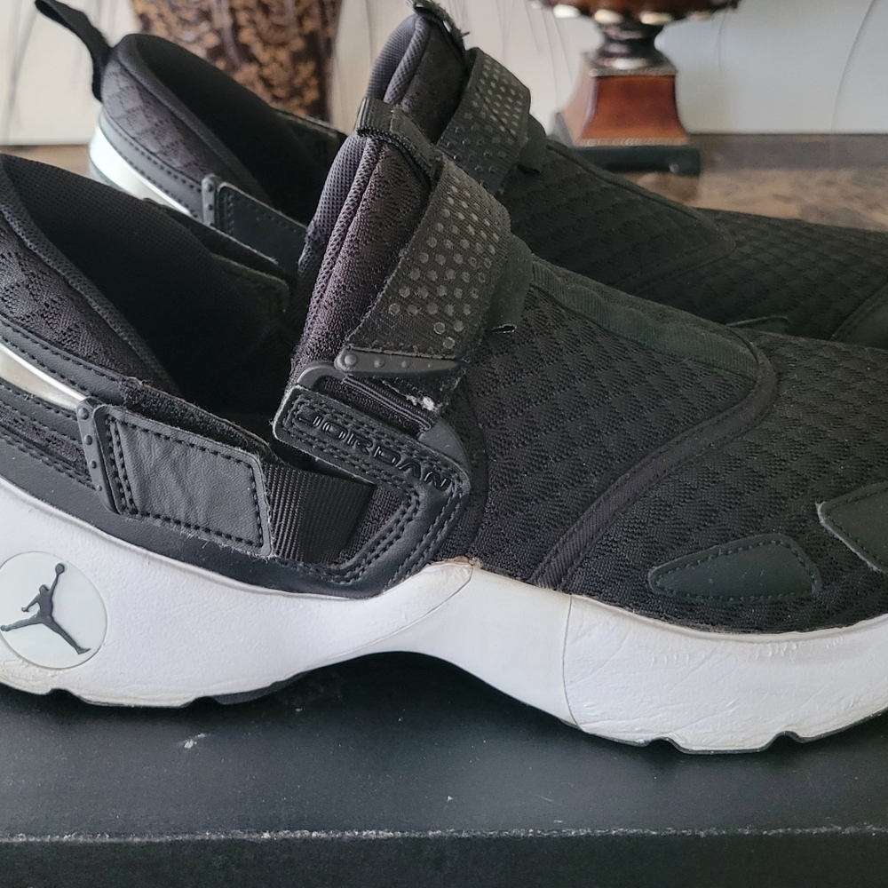 Men Black Air Jordan Trunner Sz 9